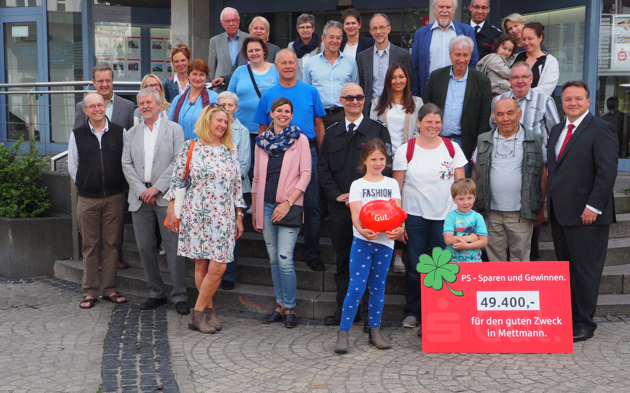  Die diesjährigen Empfänger des Zweckertrags mit Thomas Döring (Filialdirektor). 