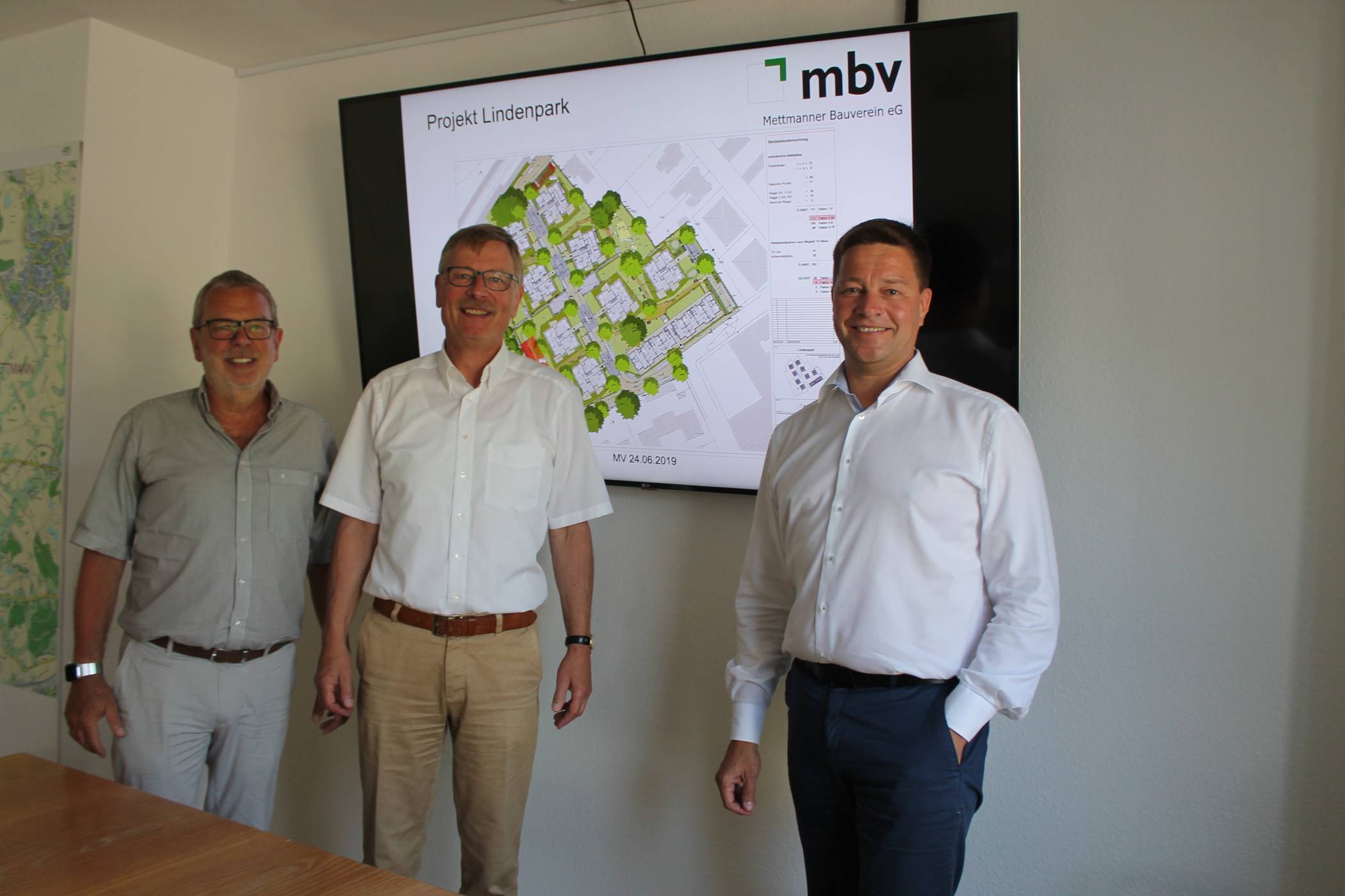  MBV-Vorstandssprecher Thomas Gundlach (rechts), Aufsichtsratsvorsitzender Jan Söffing und Vorstand Christoph Erven (links). 