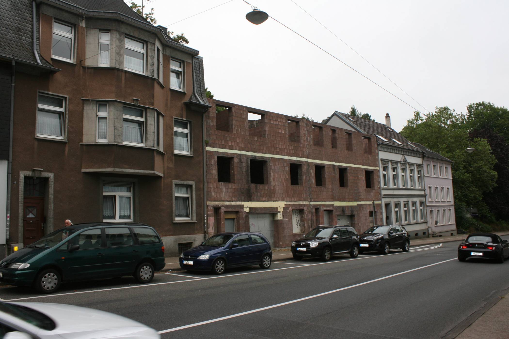  Ein wirklicher Schandfleck inmitten Mettmanns: Der Rohbau auf der Bahnstraße. 