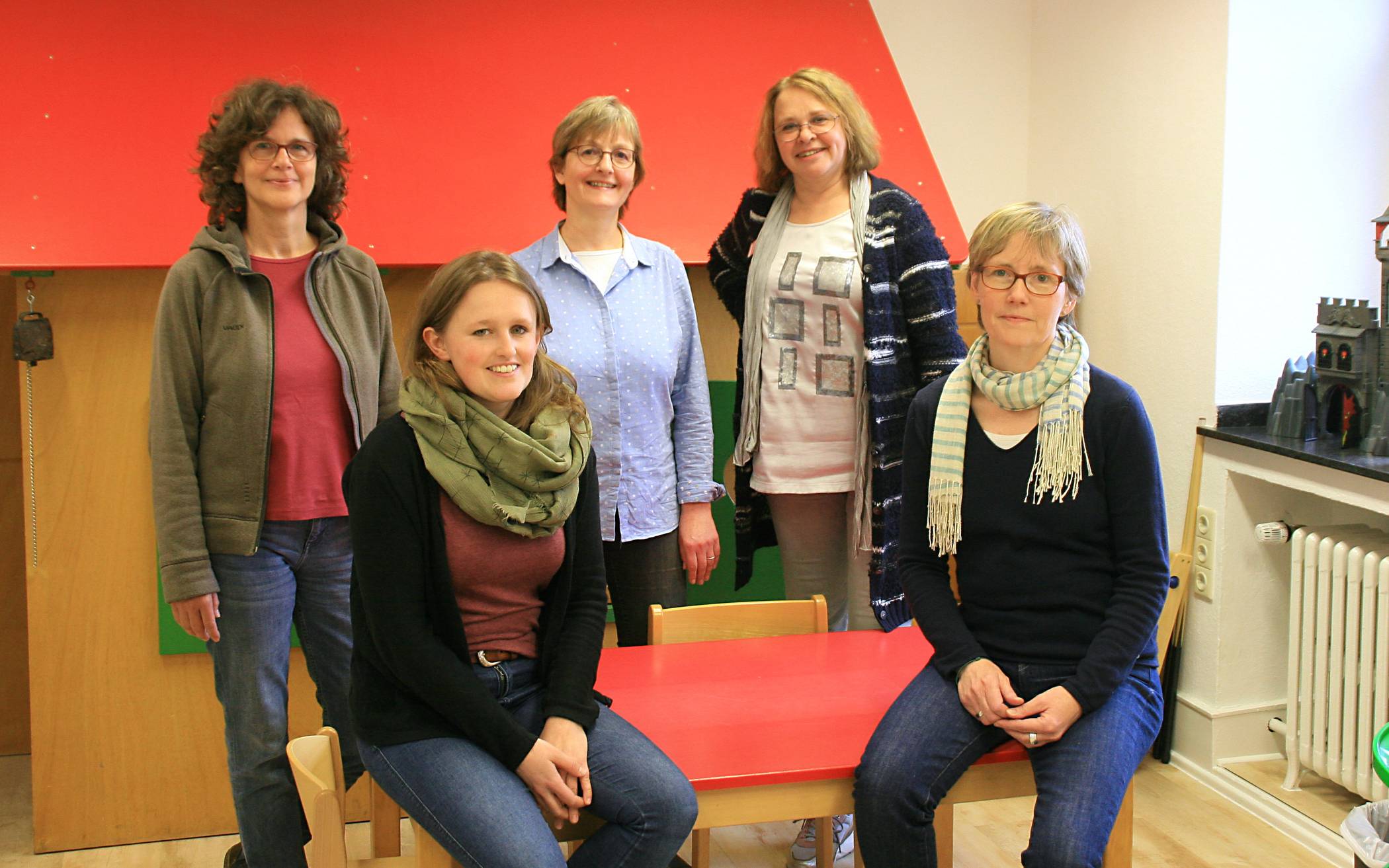  Die neue Leiterin Hildegard Hintzen (Mitte) zusammen mit dem Team der Beratungsstelle für Eltern, Kinder und Jugendliche. 
