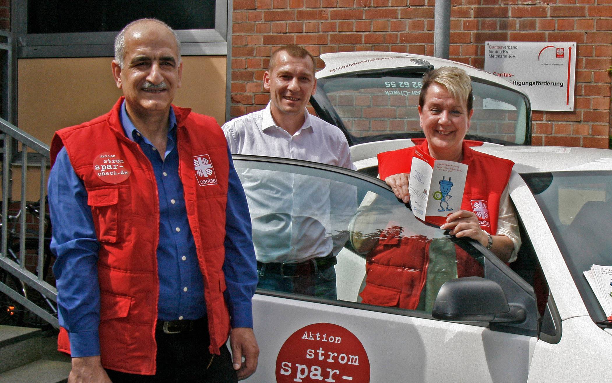  Das Team des Stromsparchecks Imad El Barazi, Vadim Khmelnytskyy und Rosa-Marie Schöne (v.l.)  Caritasverband. 