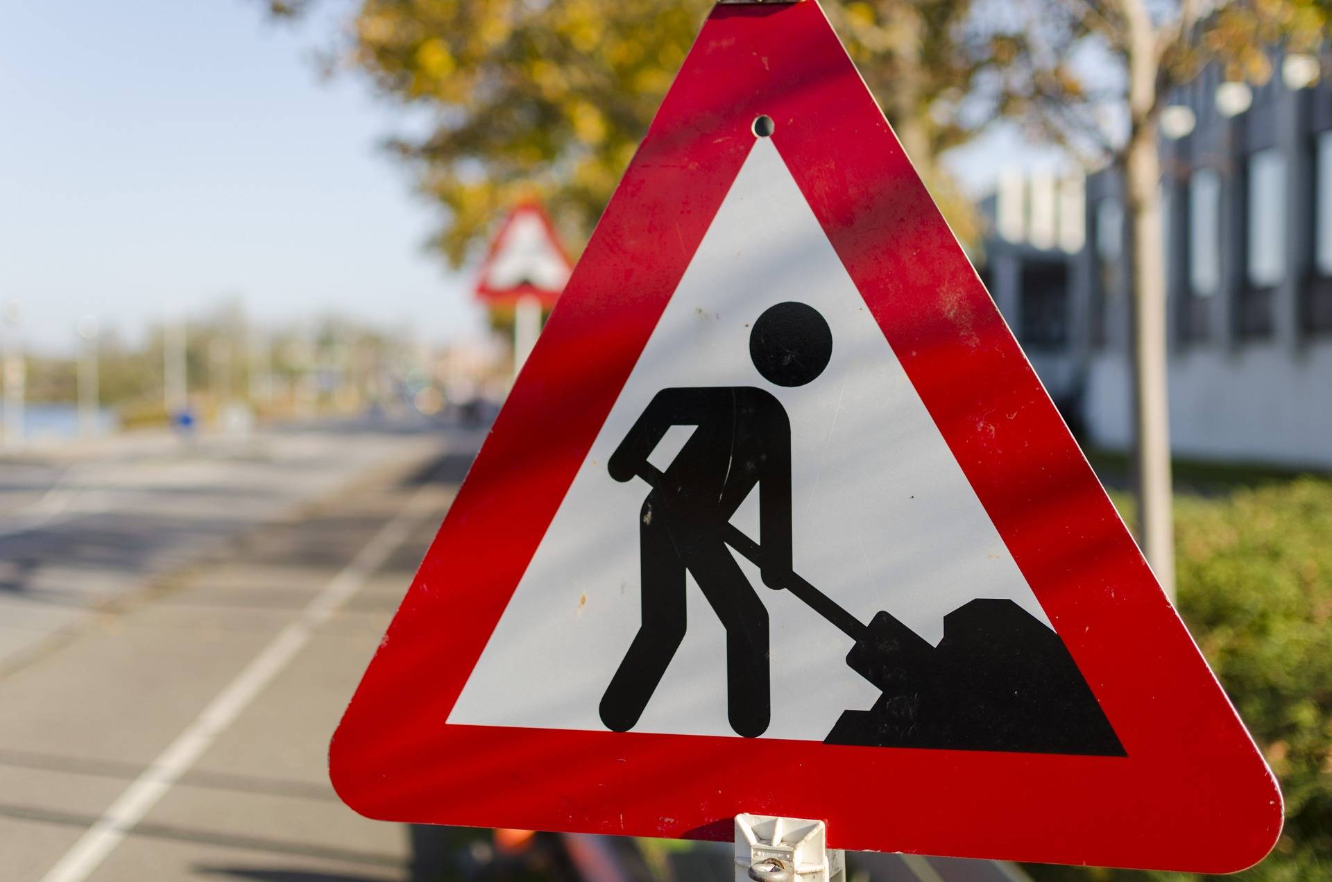 Bauarbeiten für den Kreisverkehr beginnen