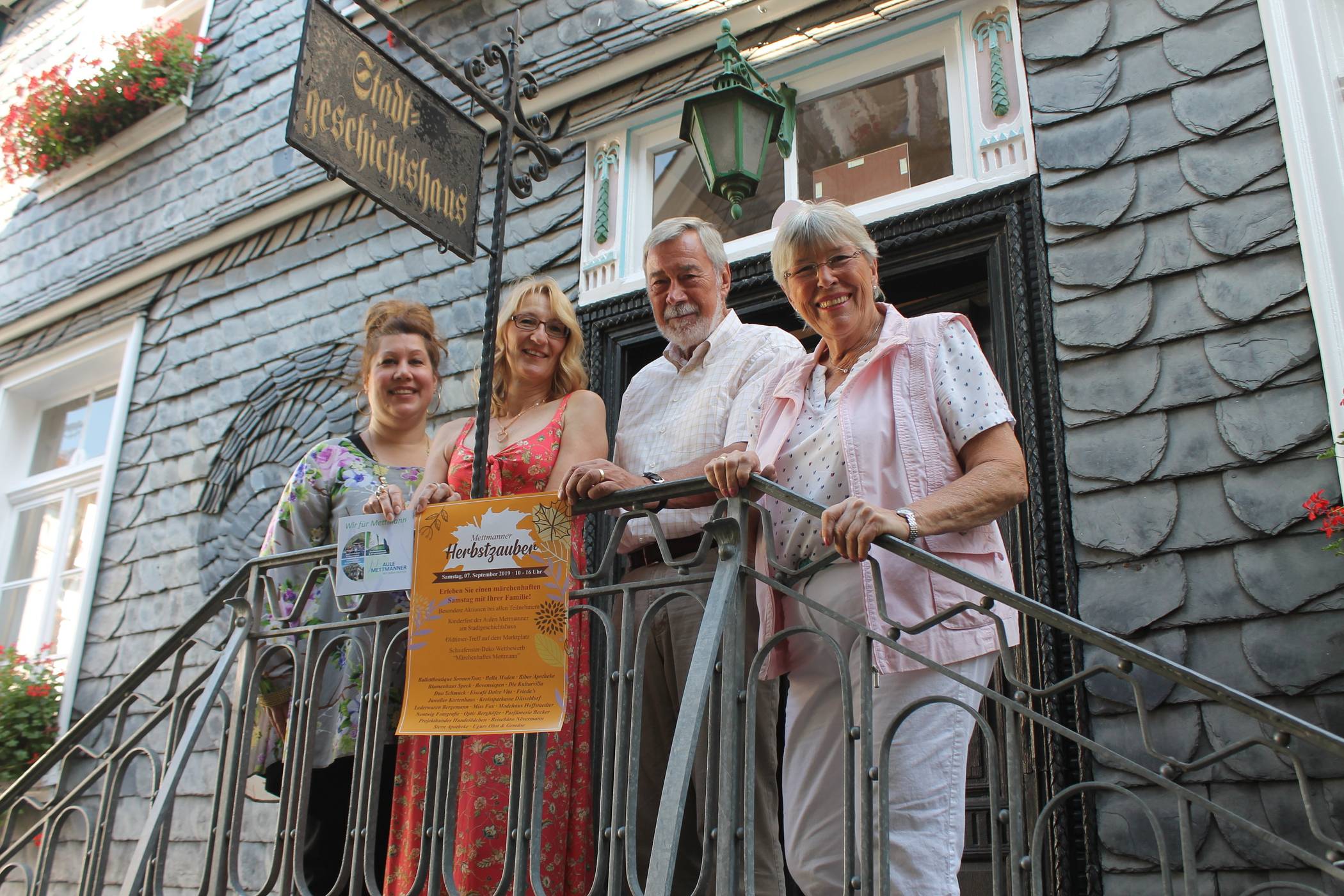  Die Einzelhändler Cora Fuchs und Martina Michalke sowie Hans Werner Lange und Anita Schäfer von den Aulen. 
