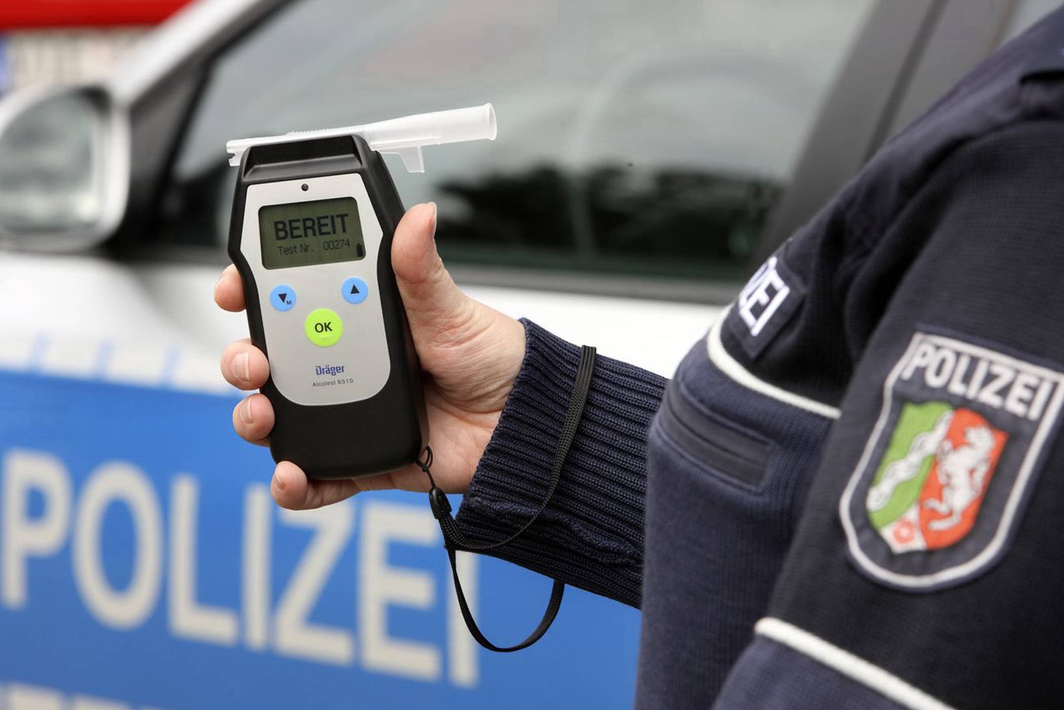 Betrunkene Frau an der Bergstraße in Mettmann: Mit über 1,5 Promille am Steuer auf Grünlicht gewartet