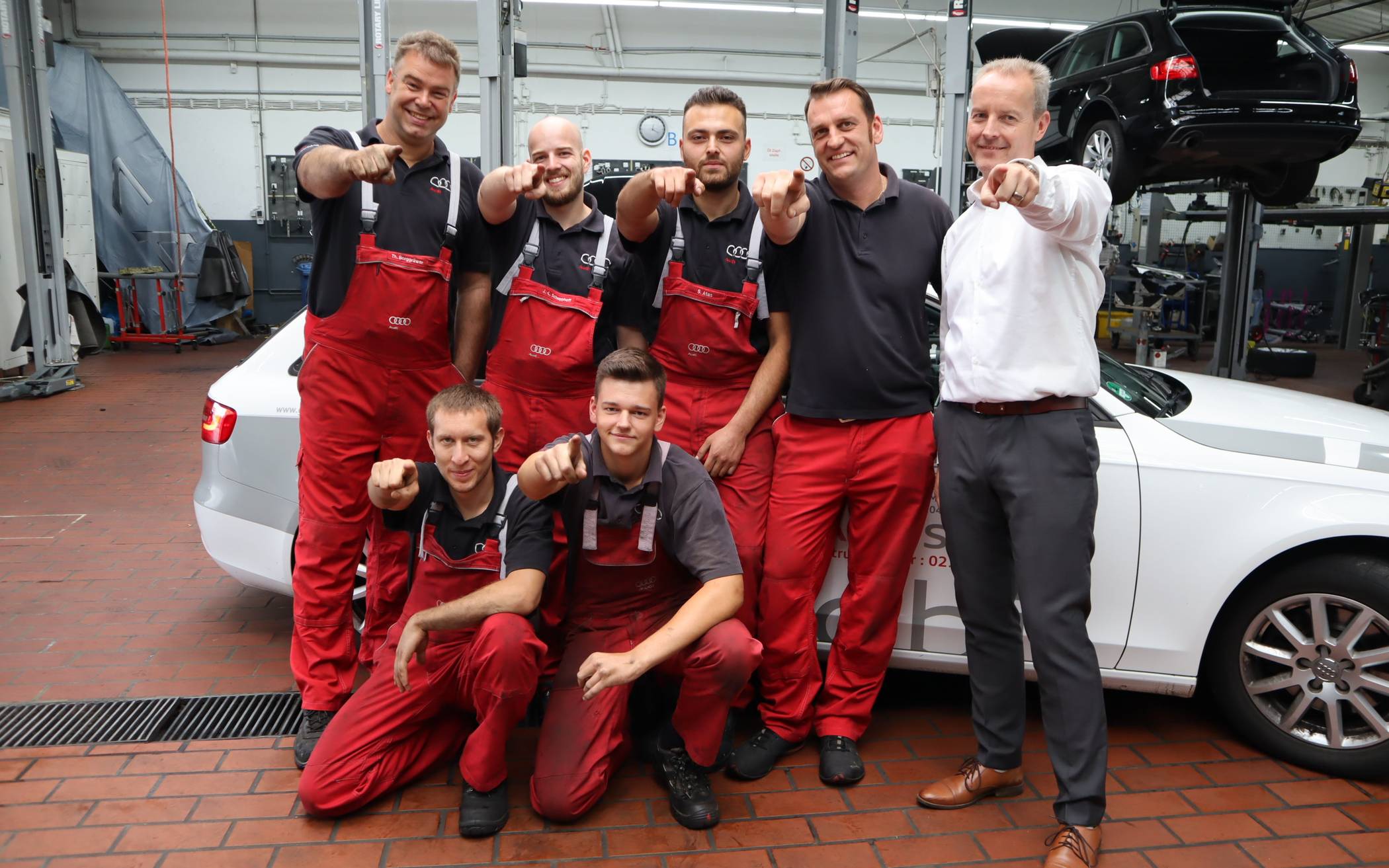  Serviceleiter Markus Klink (rechts) und seine Mitarbeiter möchten gerne einen neuen Kollegen oder eine neue Kollegin begrüßen. Audi Gottfried Schultz ruft auf: „Werden Sie Teil dieses Teams!“ 