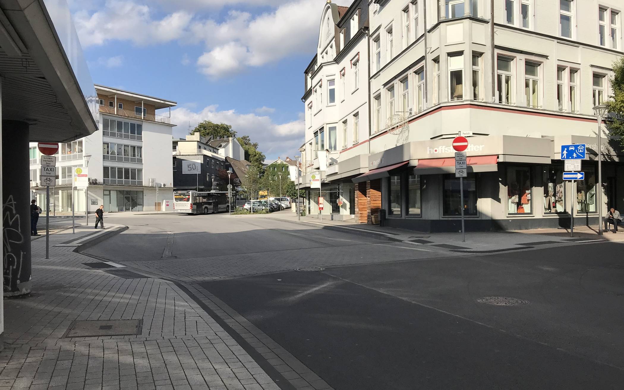  Noch gilt „Durchfahrt verboten“ auf der unteren Johannes-Flintrop-Straße zwischen Post- und Schwarzbachstraße. 