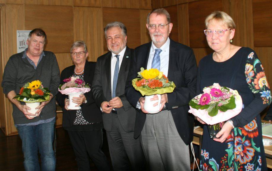 Bei Stöcker, Scherer, Müller und Petschull steht vorne die 2