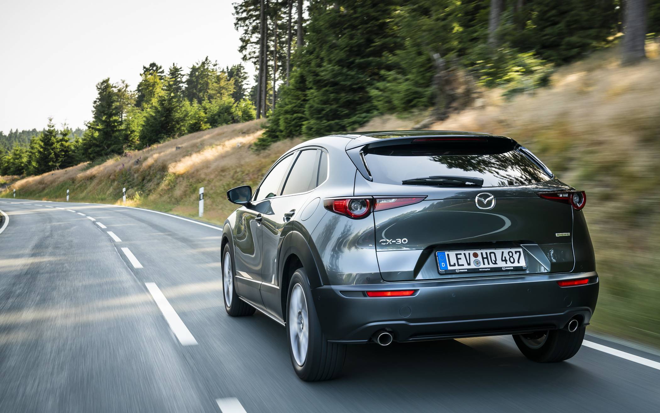 Den CX-30 zeichnet ein elegantes Design, ein an den Bedürfnissen der Insassen...
