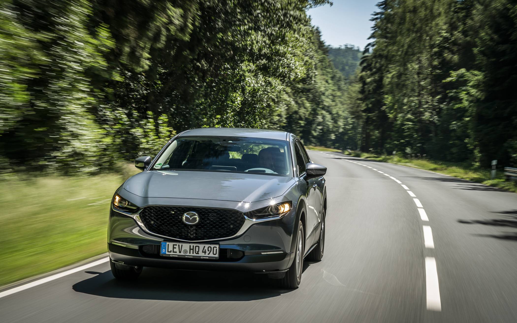 Mit 4.395 mm Länge, 1.795 mm Breite, 1.540 mm Höhe und 2.655 mm Radstand betritt der...