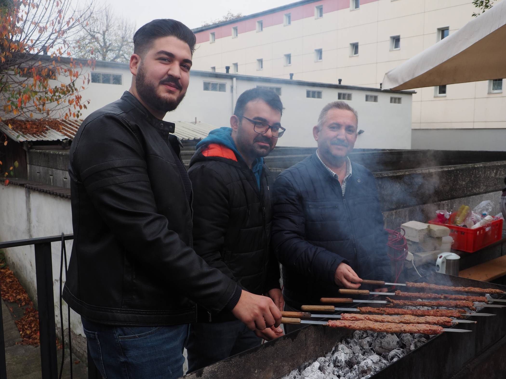  Nicht nur am Grill waren wieder viele Gemeindemitglieder ehrenamtlich im Dauereinsatz. 