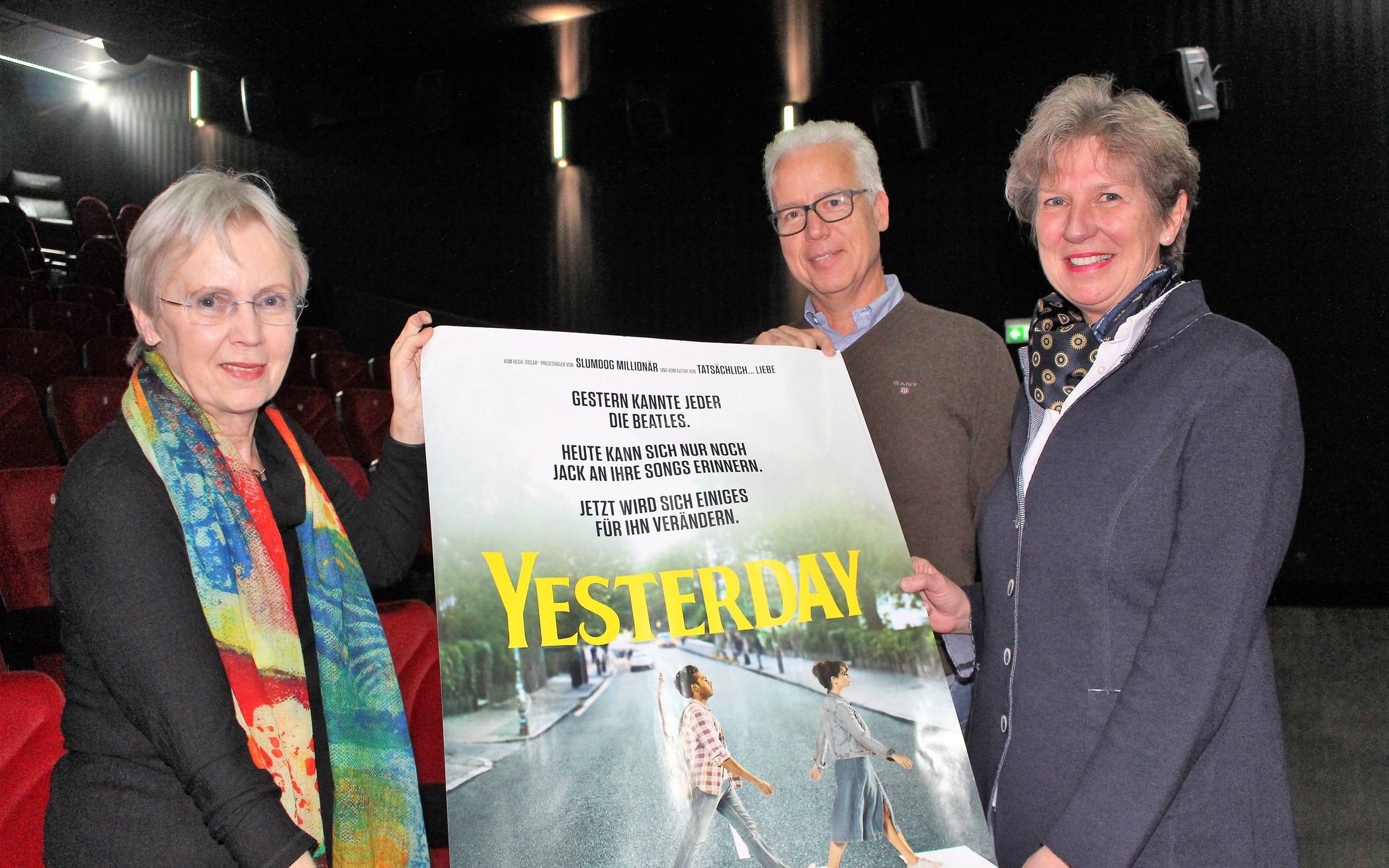  Die Inner-Wheel-Clubpräsidentin Ruth Hanten, Kino-Inhaber Thomas Rüttgers und Clubmitglied sowie ehemalige Präsidentin Elfriede Klein erhoffen sich eine ausgebuchte Matinée im Weltspiegel Mettmann. 