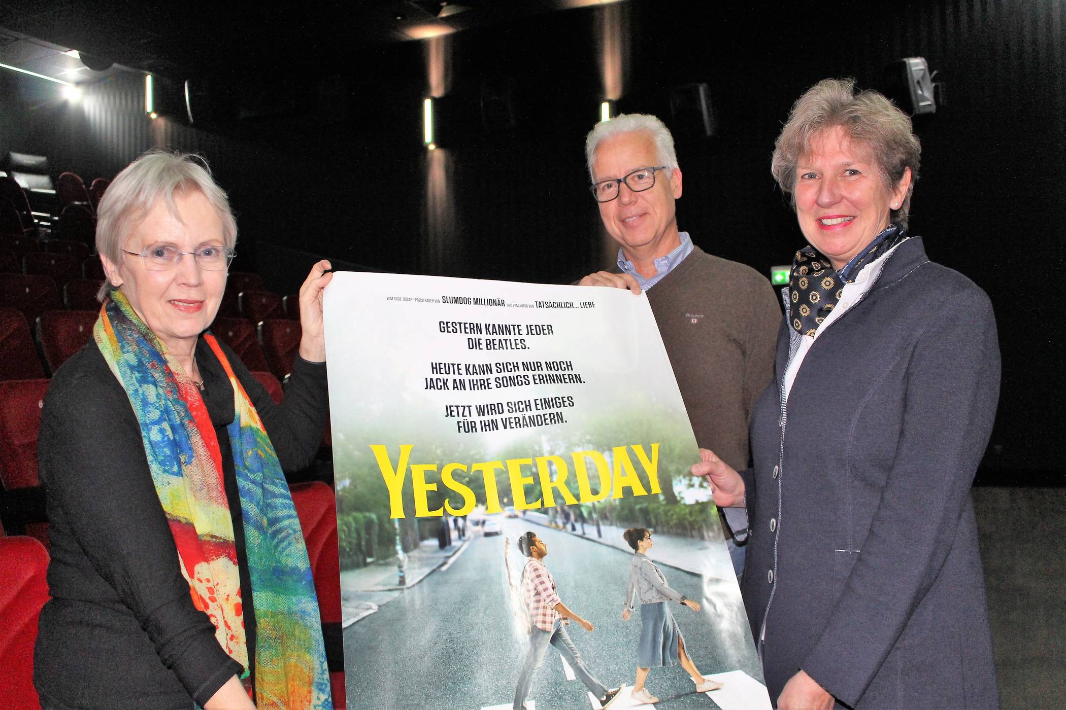  Die Inner-Wheel-Clubpräsidentin Ruth Hanten, Kino-Inhaber Thomas Rüttgers und Clubmitglied sowie ehemalige Präsidentin Elfriede Klein erhoffen sich eine ausgebuchte Matinée im Weltspiegel Mettmann. 