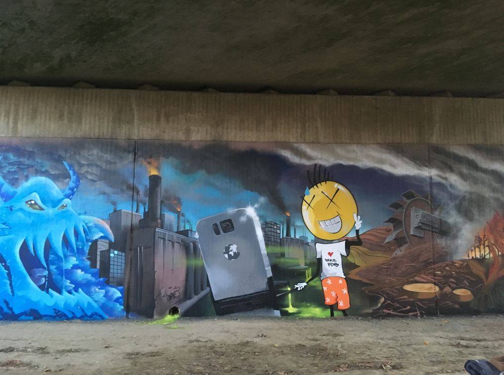Neues Kunstwerk wurde von jungen Künstlern gestaltet: Graffiti-Kunst an der Unterführung am Düsselring