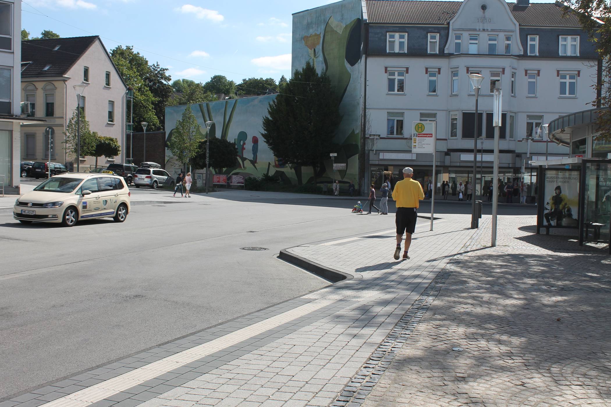  Der Jubiläumsplatz müsste dringend „aufgehübscht“ werden. 
