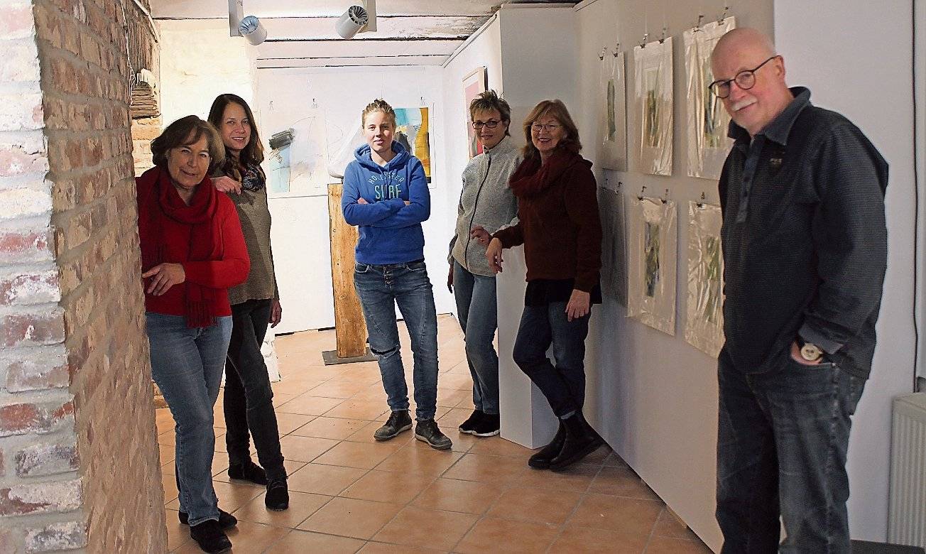  Henrik Wischnewski präsentiert mit seinen Mitstreiterinnen die Ausstellung „Schnittmenge 7.0“. 