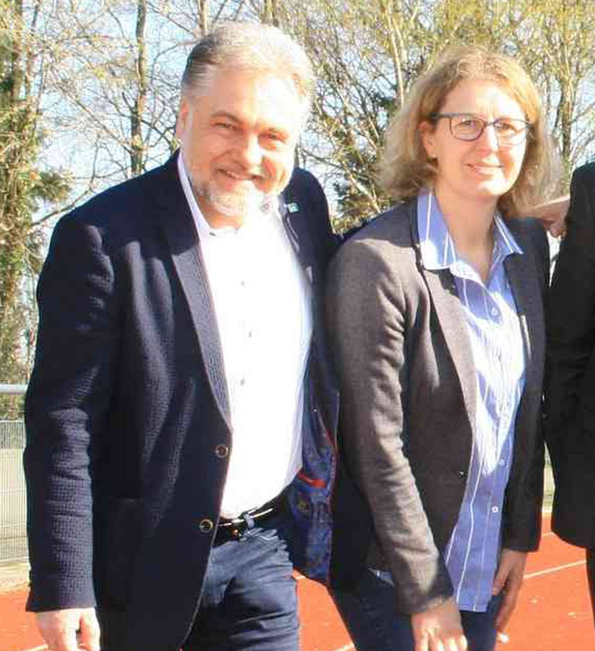  Thomas Dinkelmann und Sandra Pietschmann hatten in der Vergangenheit immer wieder miteinander zu tun, wie hier bei der Präsentation des Mettmanner Bachlaufs in diesem Jahr. Nun treten die Beiden im Rennen um das Rathaus gegeneinander an. 