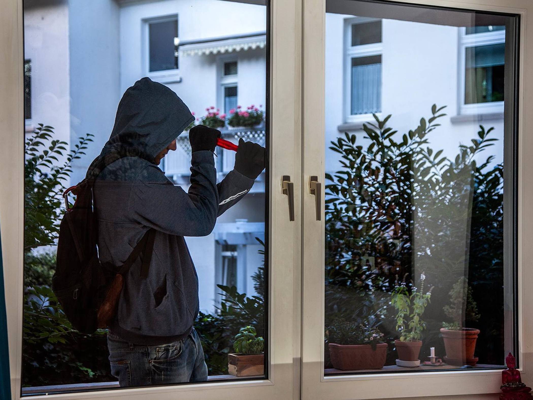 Zwischen Heiligabend und dem 27. Dezember: Einbruch am Düsselring
