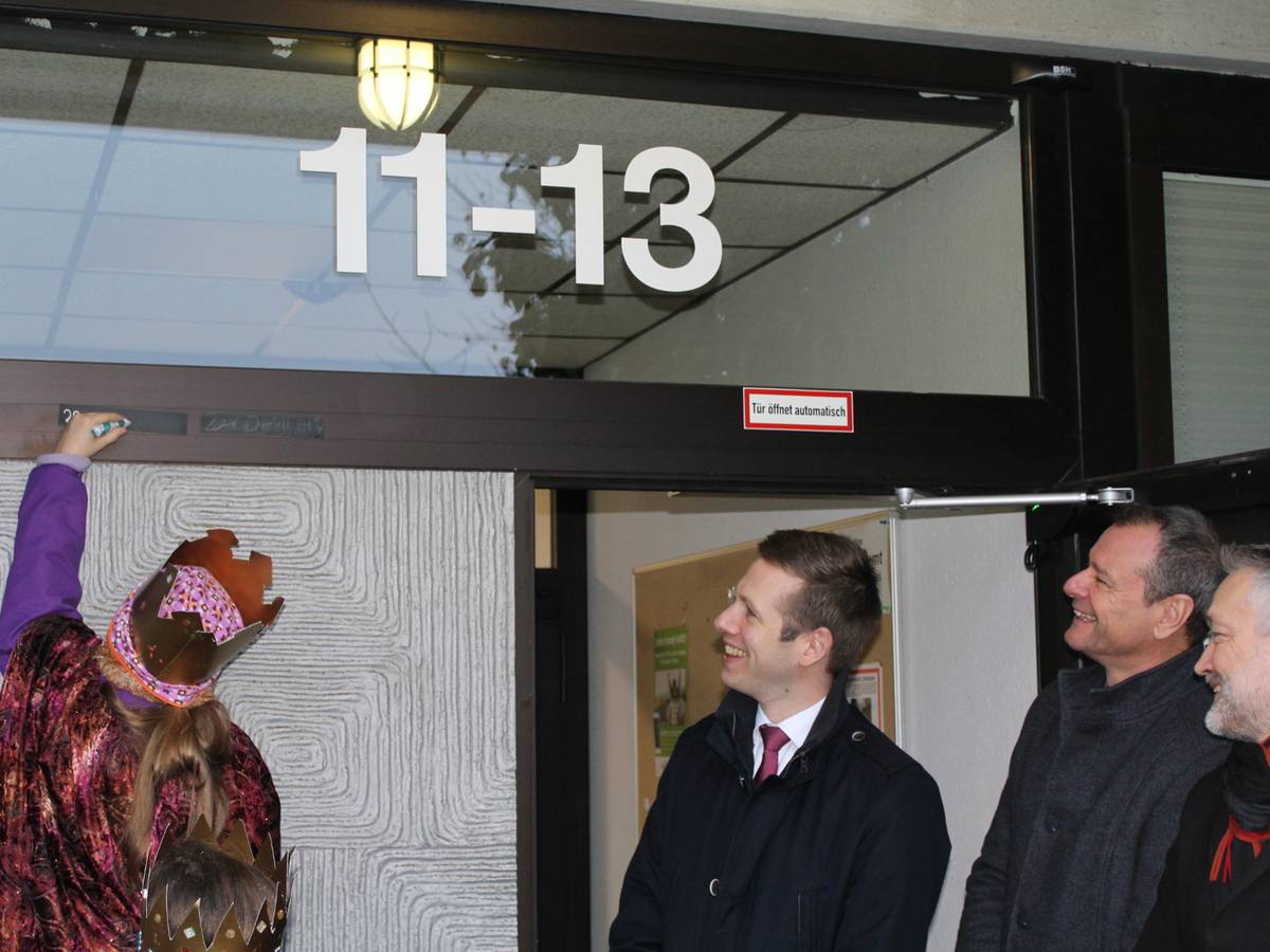 Sternsinger segnen Stadtverwaltung und Feuerwehr
