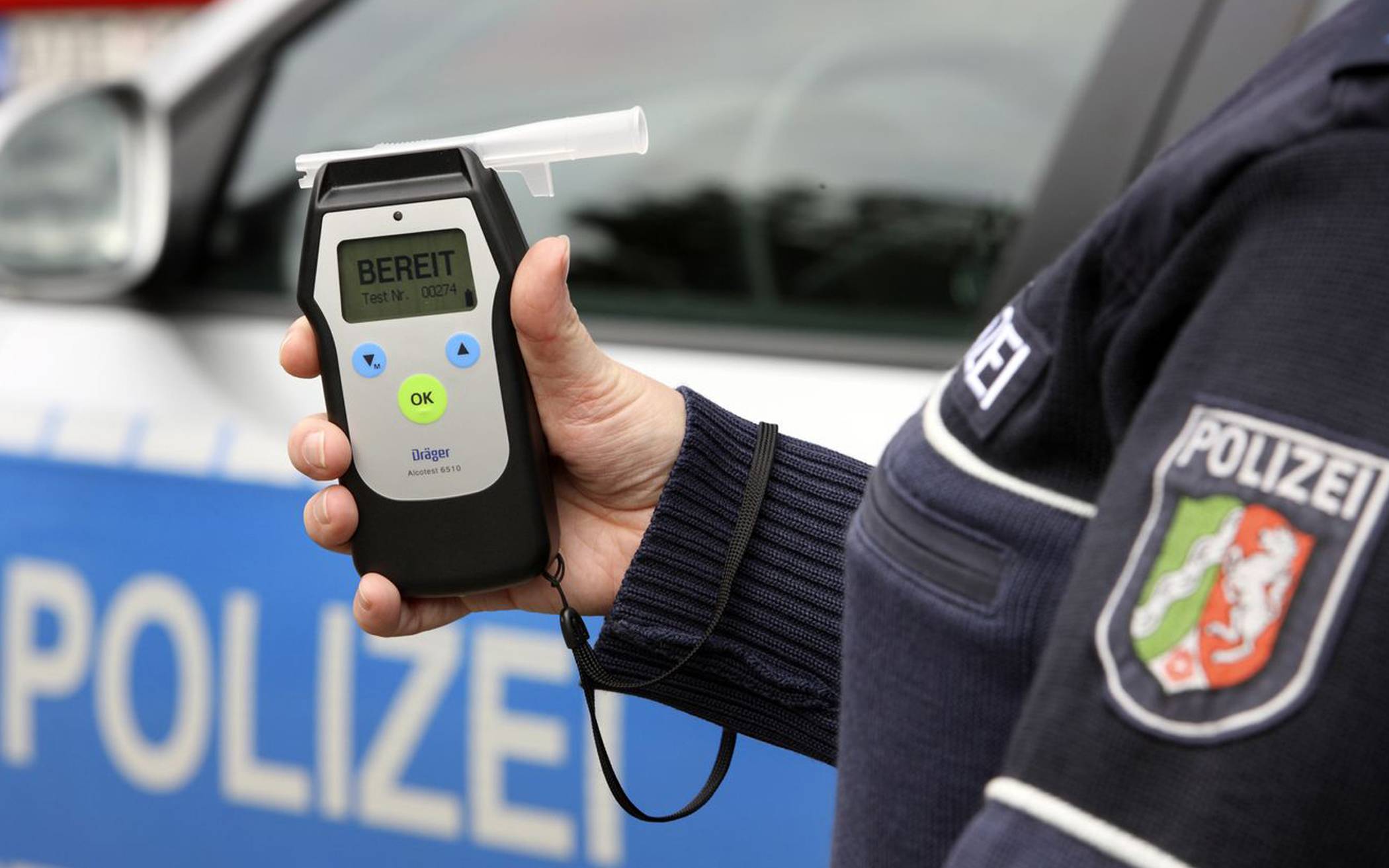 Polizei zieht völlig betrunkene Autofahrerin aus dem Verkehr: Mit fast zwei Promille auf der A46 unterwegs