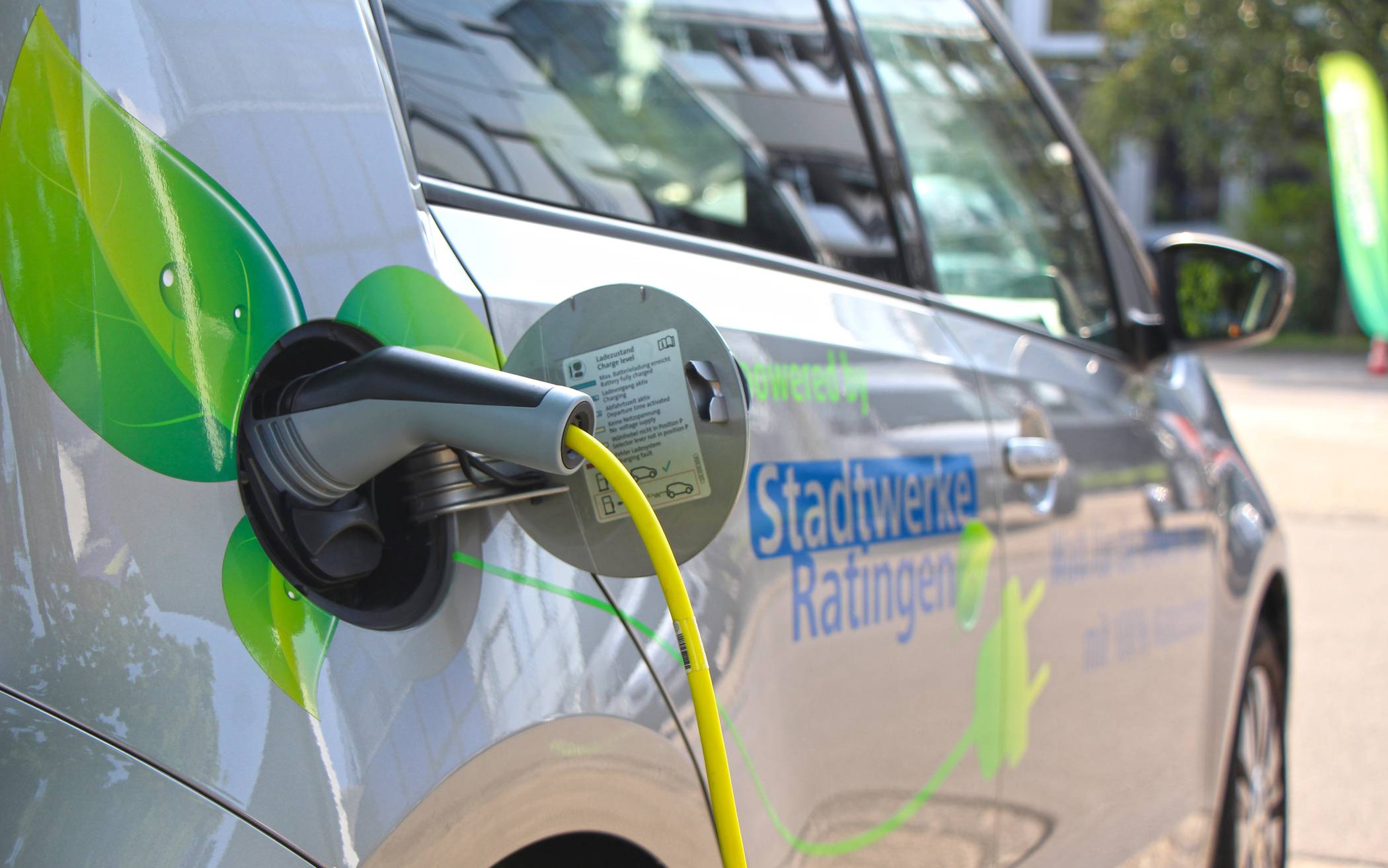 Elektroautos dürfen in der Stadt kostenlos parken