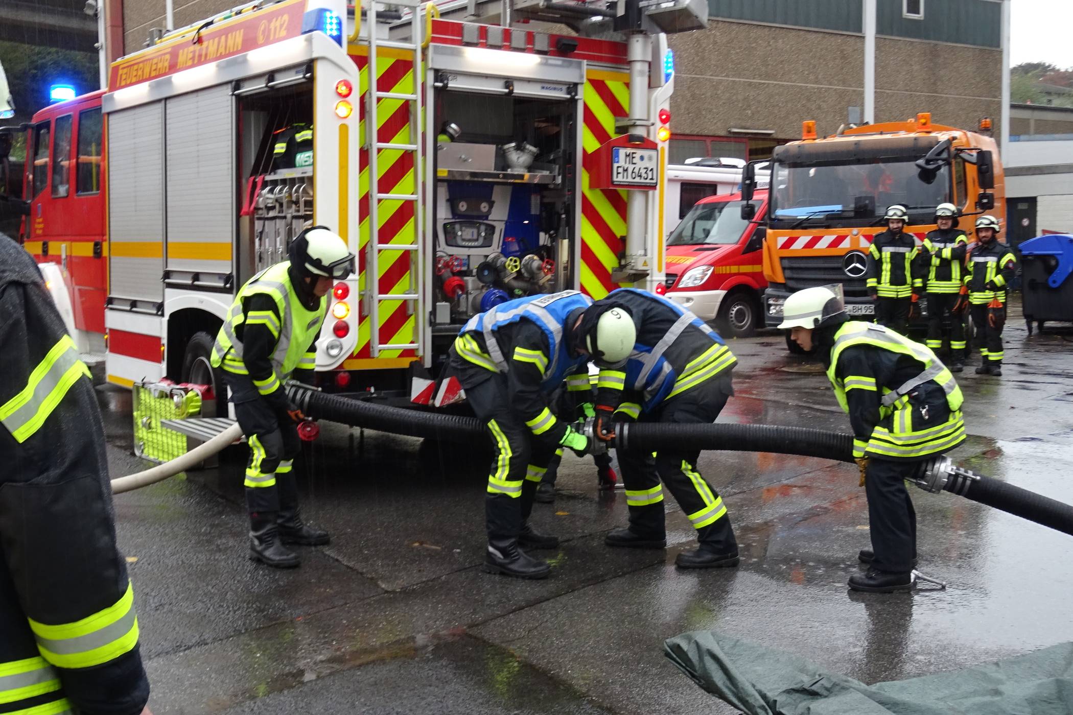  Der Job bei der Feuerwehr ist sehr vielfältig. 