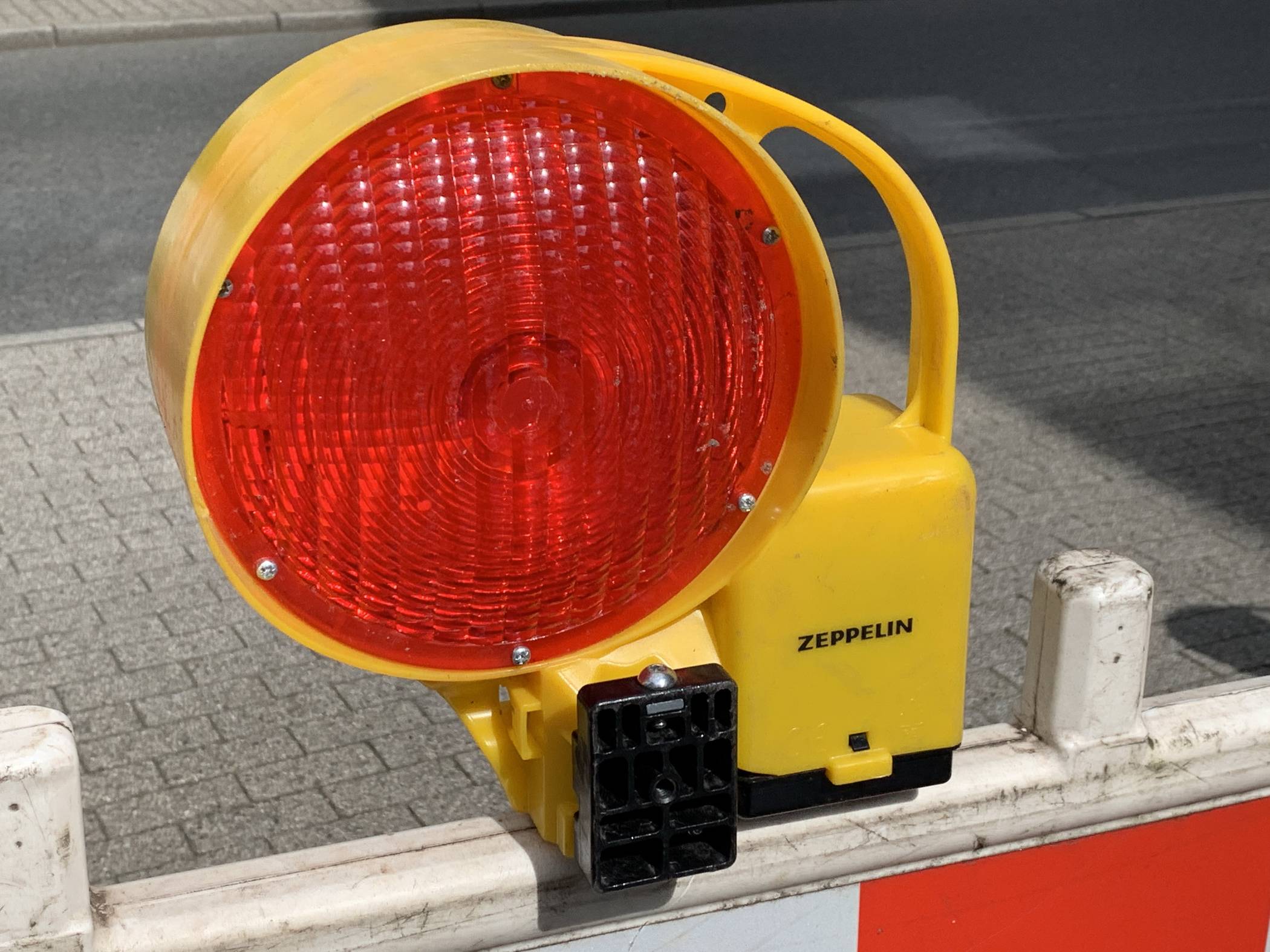 Asphaltierungsarbeiten im Gewerbegebiet „Marie-Curie-Straße“: Achtung, Baustelle!