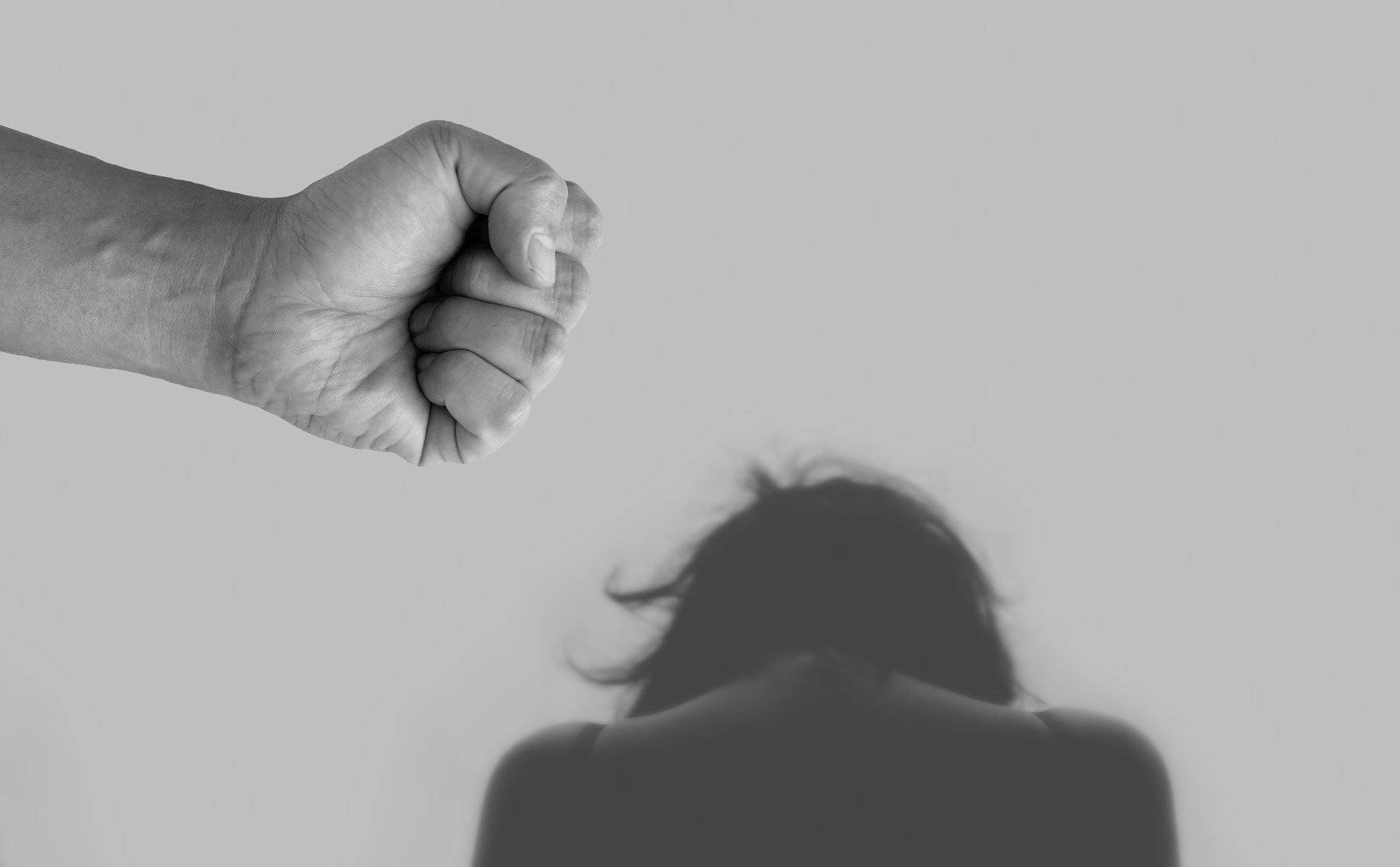 Erfahrene Beraterinnen der Interventionsstelle gegen häusliche Gewalt unterstützen: Beratung nach häuslicher Gewalt