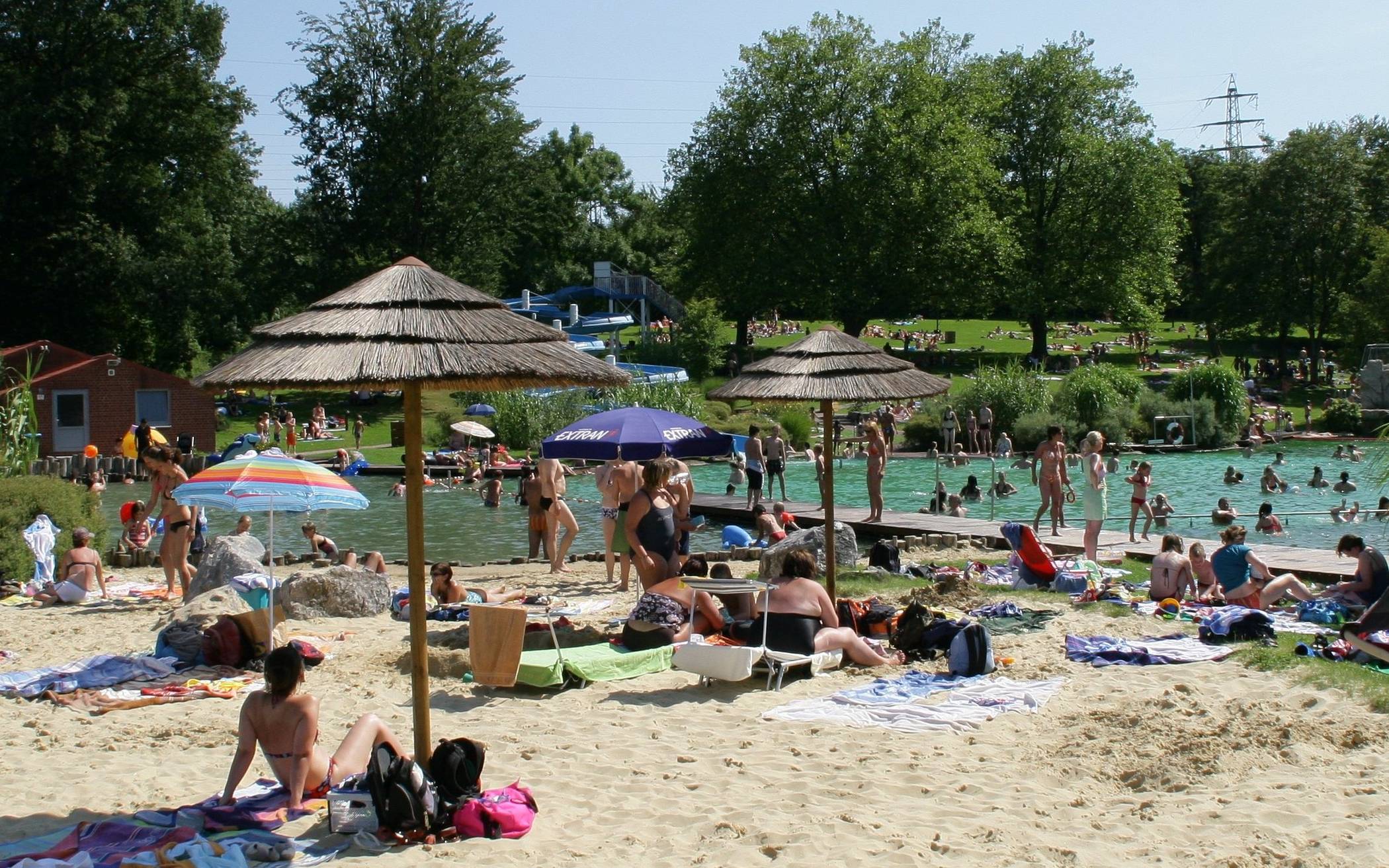  Das Naturfreibad in Mettmann ist bei schönem Wetter und unter „normalen“ Umständen rappelvoll. 