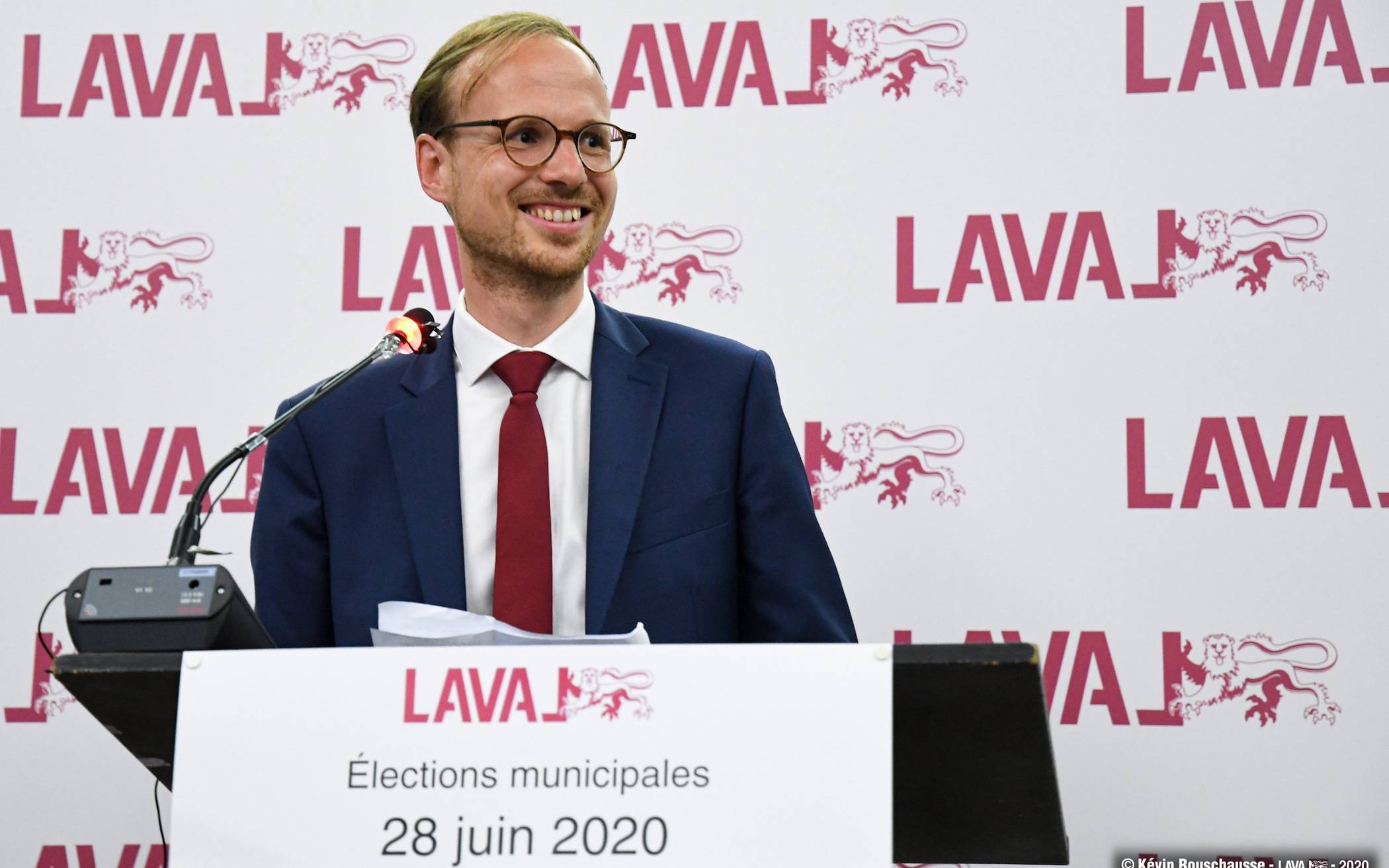 Dinkelmann gratuliert neuem Bürgermeister in Laval