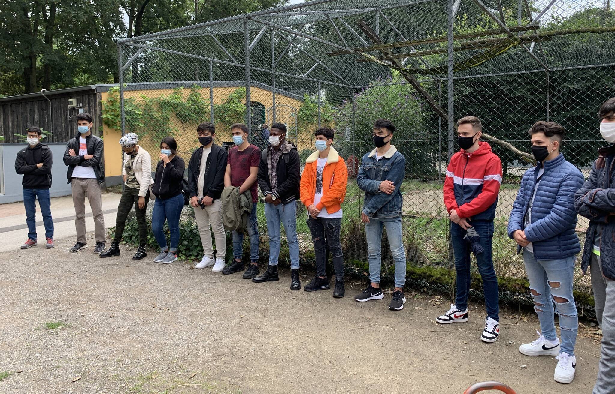 FerienIntensivTraining für zugewanderte Berufsschüler: Deutsch lernen im Tierpark