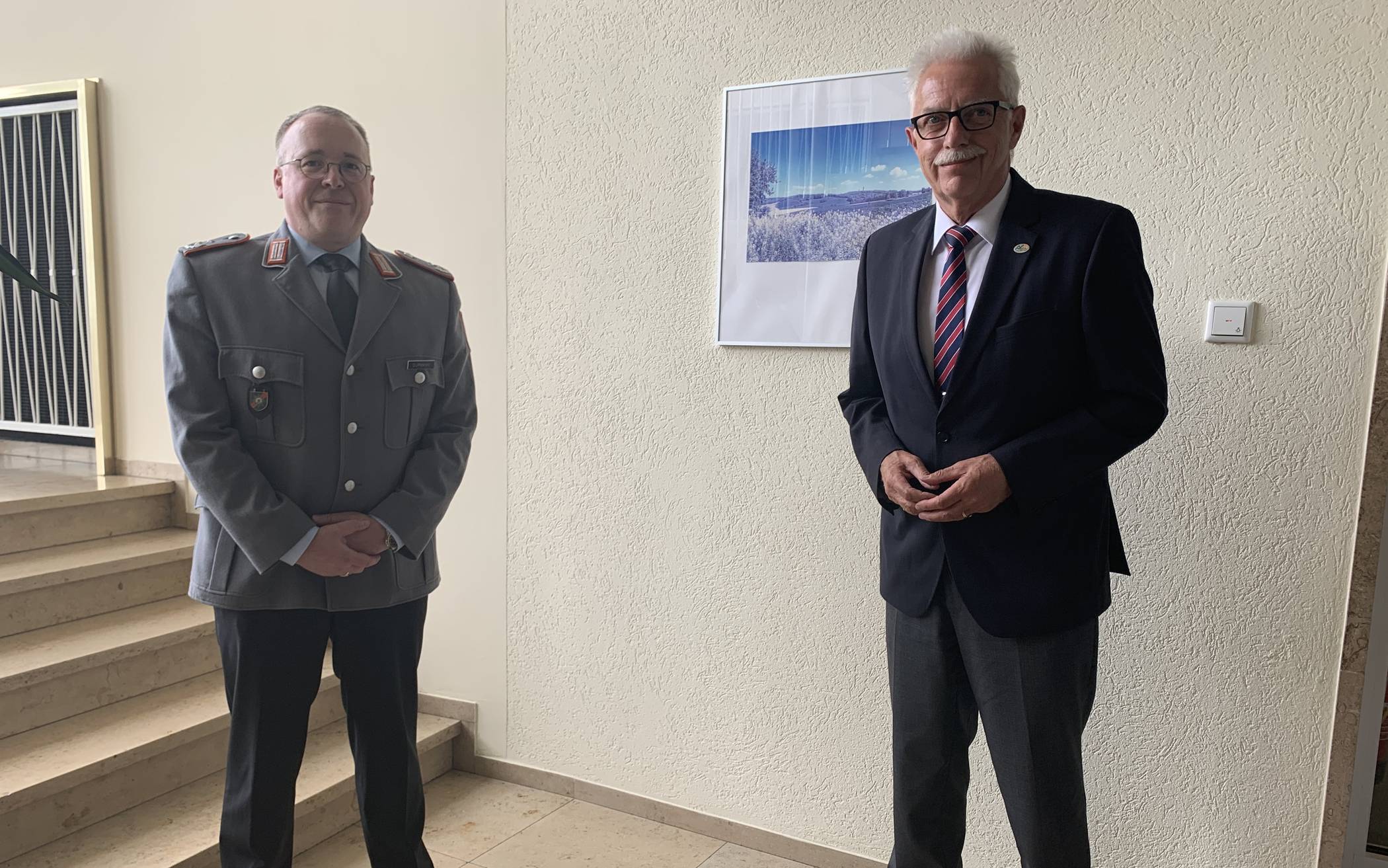  Partner in der zilvil-militärischen Zusammenarbeit  Oberstleutnant Andreas Düpmann zu Gast bei Landrat Thomas Hendele. 