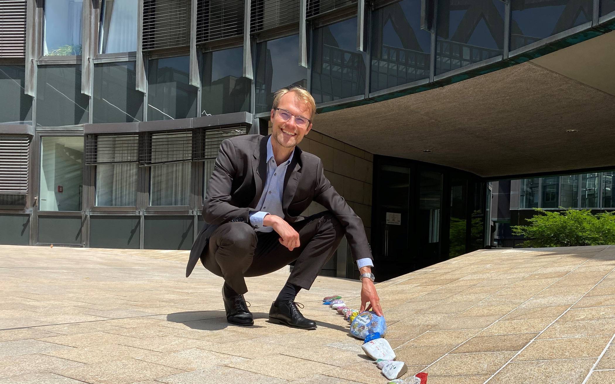 Weltkindertag 2020 im Landtag: Bunte Steine mit Wünschen für die Zukunft