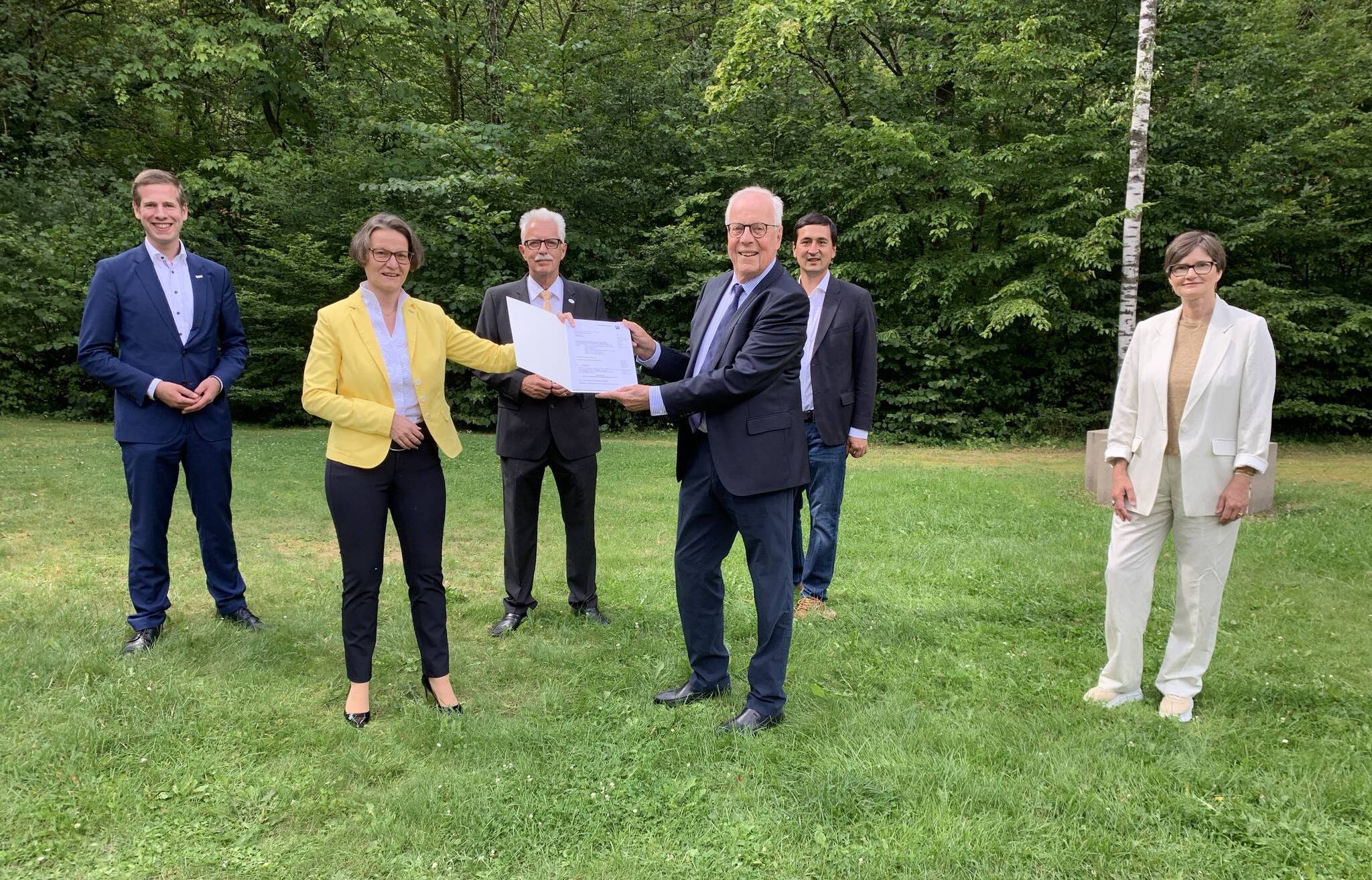  Erkrather Bürgermeister Christoph Schultz, Heimatministerin Ina Scharrenbach, Landrat Thomas Hendele, Prof. Dr. Gert Kaiser, Landtagsabgeordneter Rainer Matheisen, Museumsdirektorin Dr. Bärbel Auffermann (v. l.). 