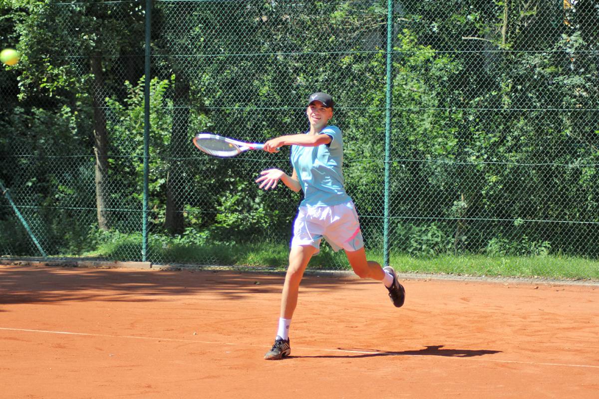  Jonas Follmann vom TC Metzkausen in Action. 