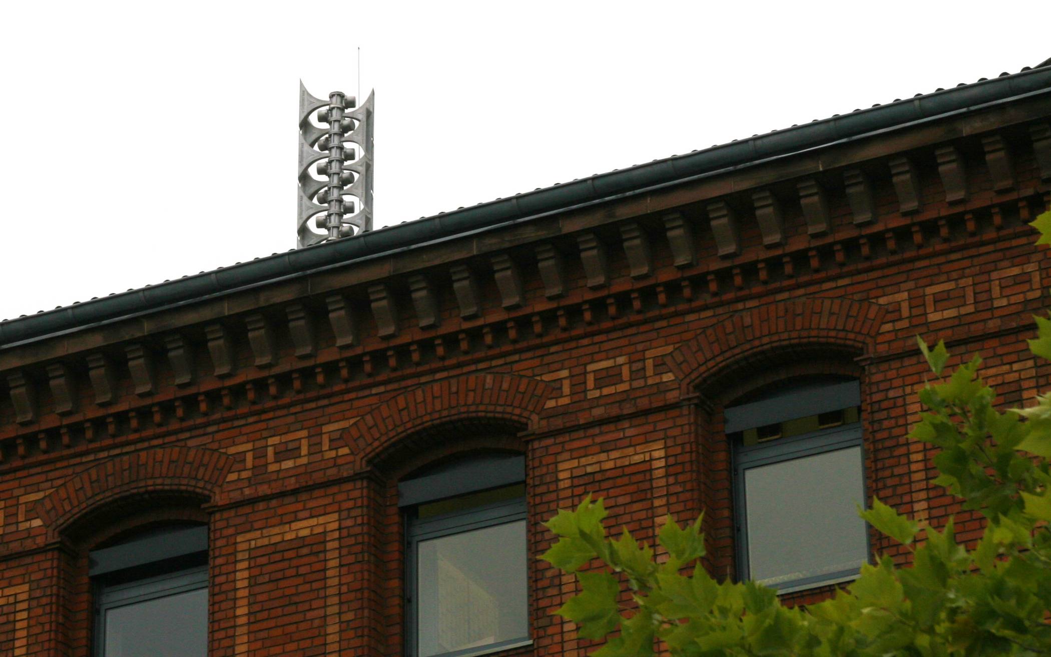  In Mettmann gibt es mehrere Hochleistungssirenen, unter anderem auf dem Dach des Rathauses. 