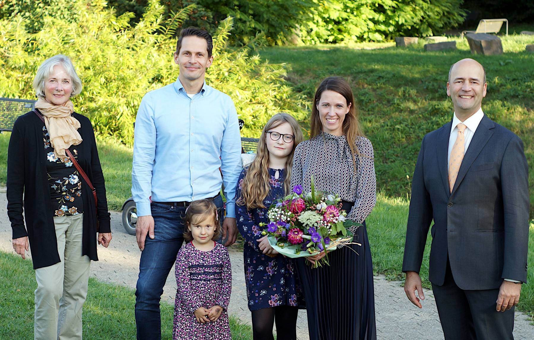  Maren Sojda-Stark wurde mit ihrem Mann Simon Sojda und den Töchtern Klara und Lina von Vorstandsmitglied Jutta Güth und dem 1. Vorsitzenden Gregor Neumann herzlich willkommen geheißen. 