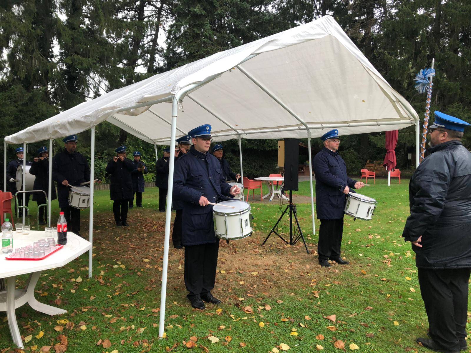  Ein kleine Konzert für die Bewohner des Hauses St. Elisabeth: das Tambour- und Fanfarencorps in Aktion.   