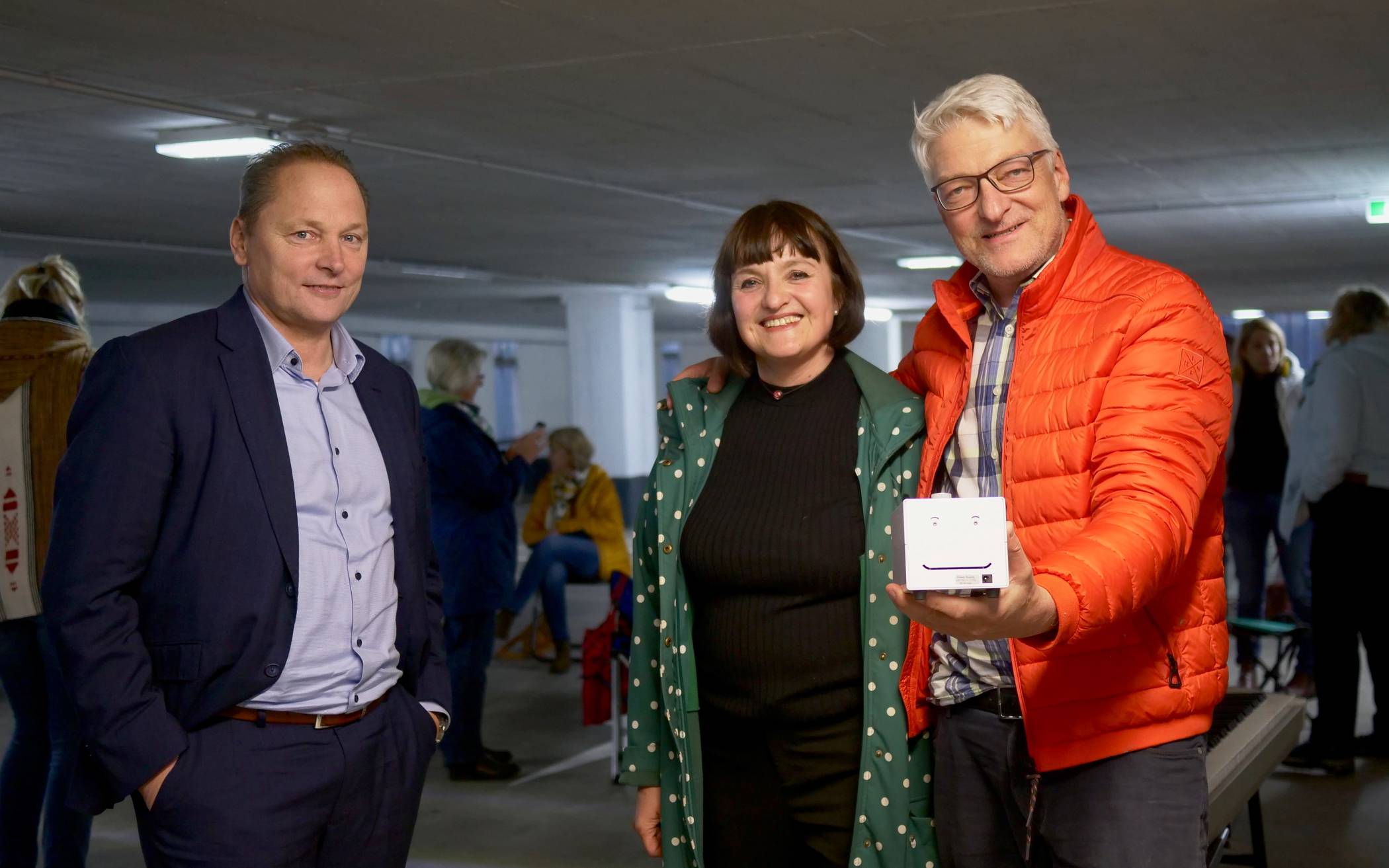  Parkhaus-Betreiber Ulrich Munkert mit den Betreibern der Kulturvilla, Constanze Becker und Bodo Herlyn. 