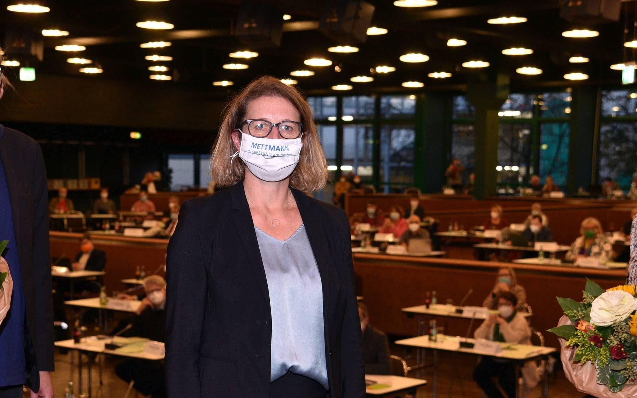  Bürgermeisterin Sandra Pietschmann mit der ersten stellvertretenden Bürgermeisterin Ute Stöcker und dem zweiten stellvertretenden Bürgermeister Nils Lessing. 