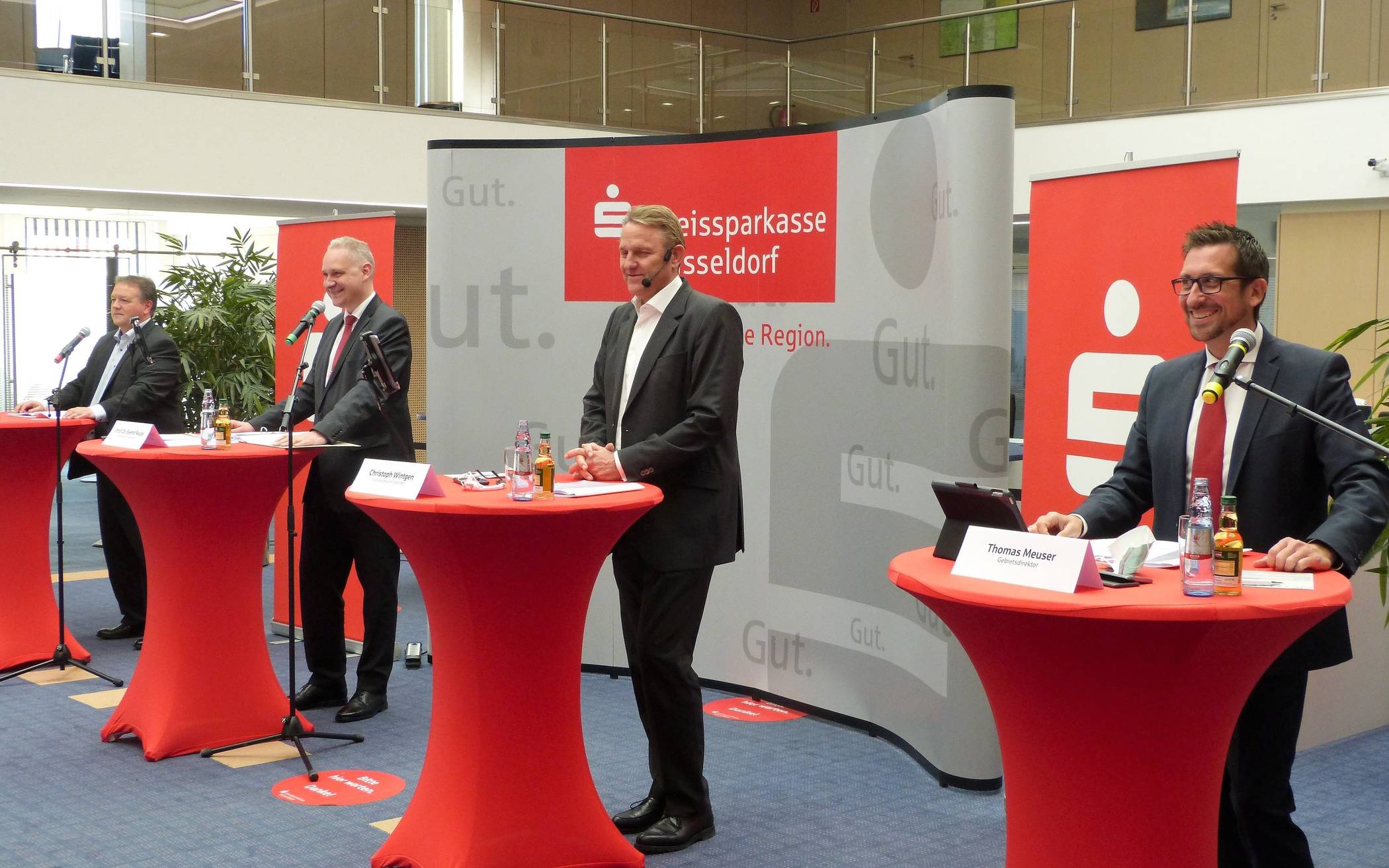   Pressekonferenz in der Filiale der Kreissparkasse Düsseldorf am Jubiläumsplatz.  