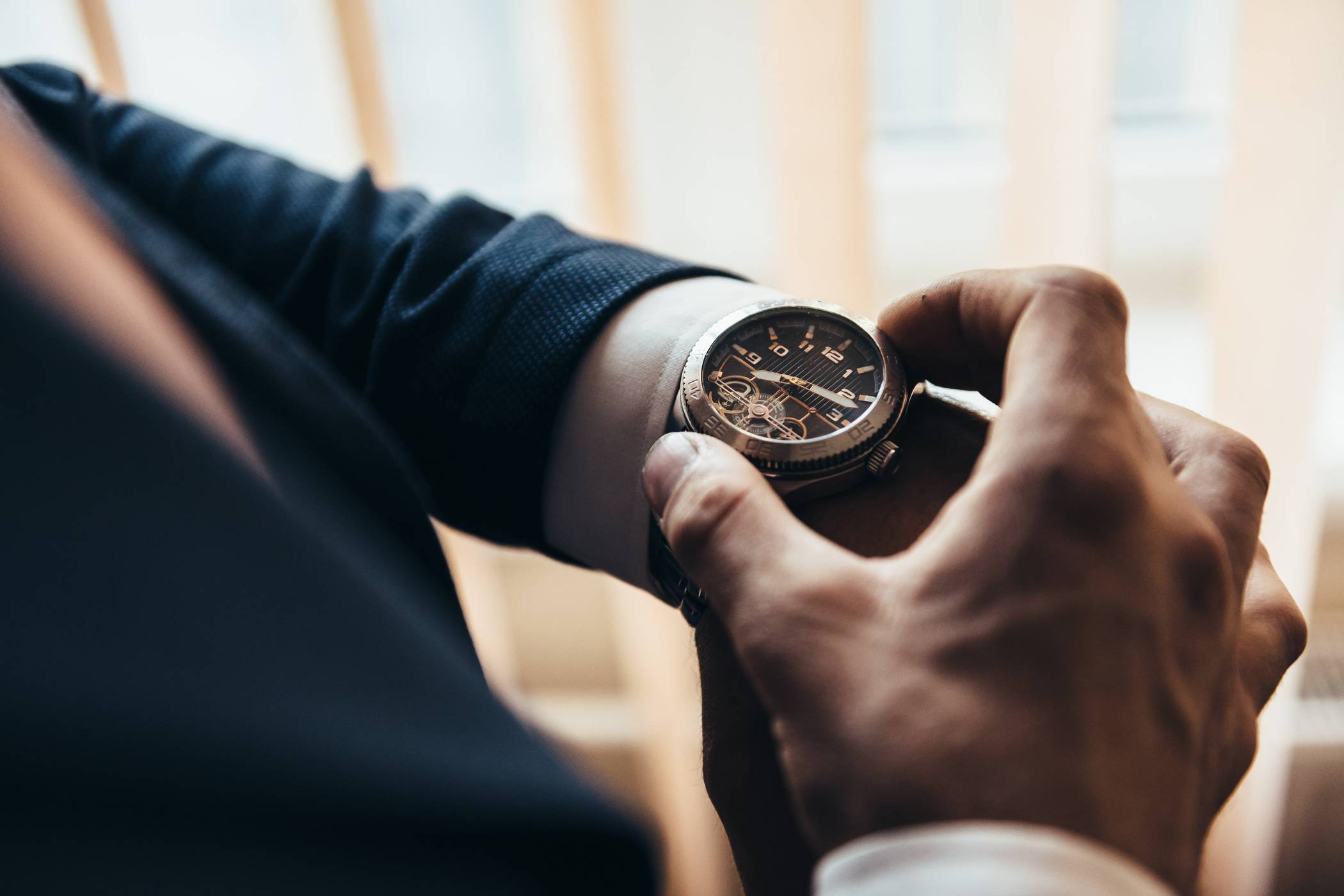 Der perfekte Business-Look: Welcher Schmuck passt zum Büro-Outfit?