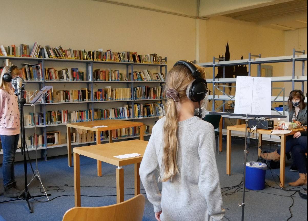  Schülerbibliothek und Bandraum des HHG wurden zum professionell ausgestatteten Tonstudio. 