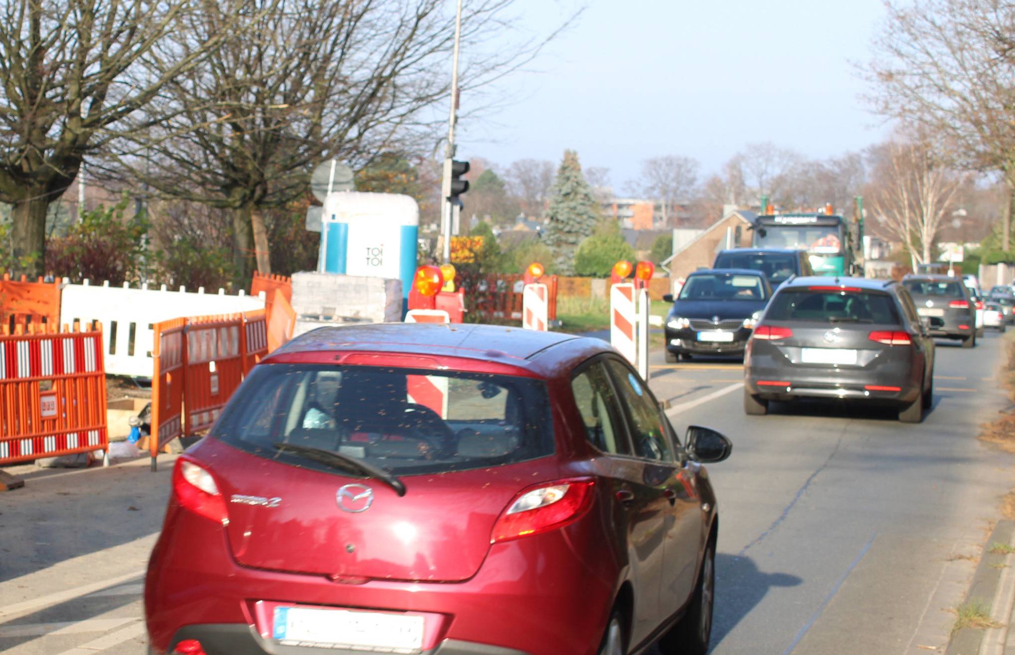  An der Peckhauser Straße staut sich der Verkehr. 