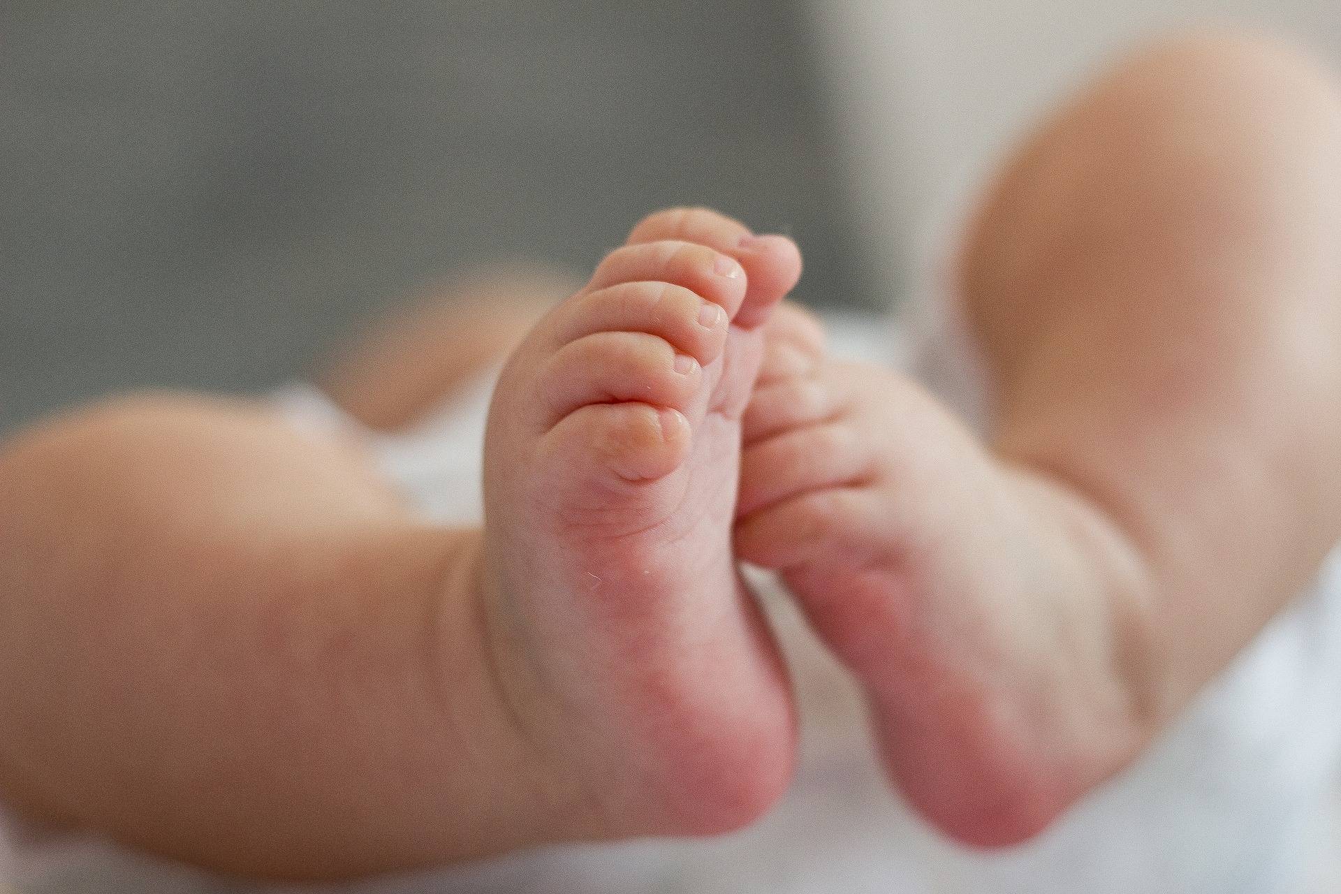 Insgesamt 322 der Kinder erhielten nur einen Vornamen: Mia, Leon und Niklas waren 2020 die Lieblingsnamen für Neugeborene