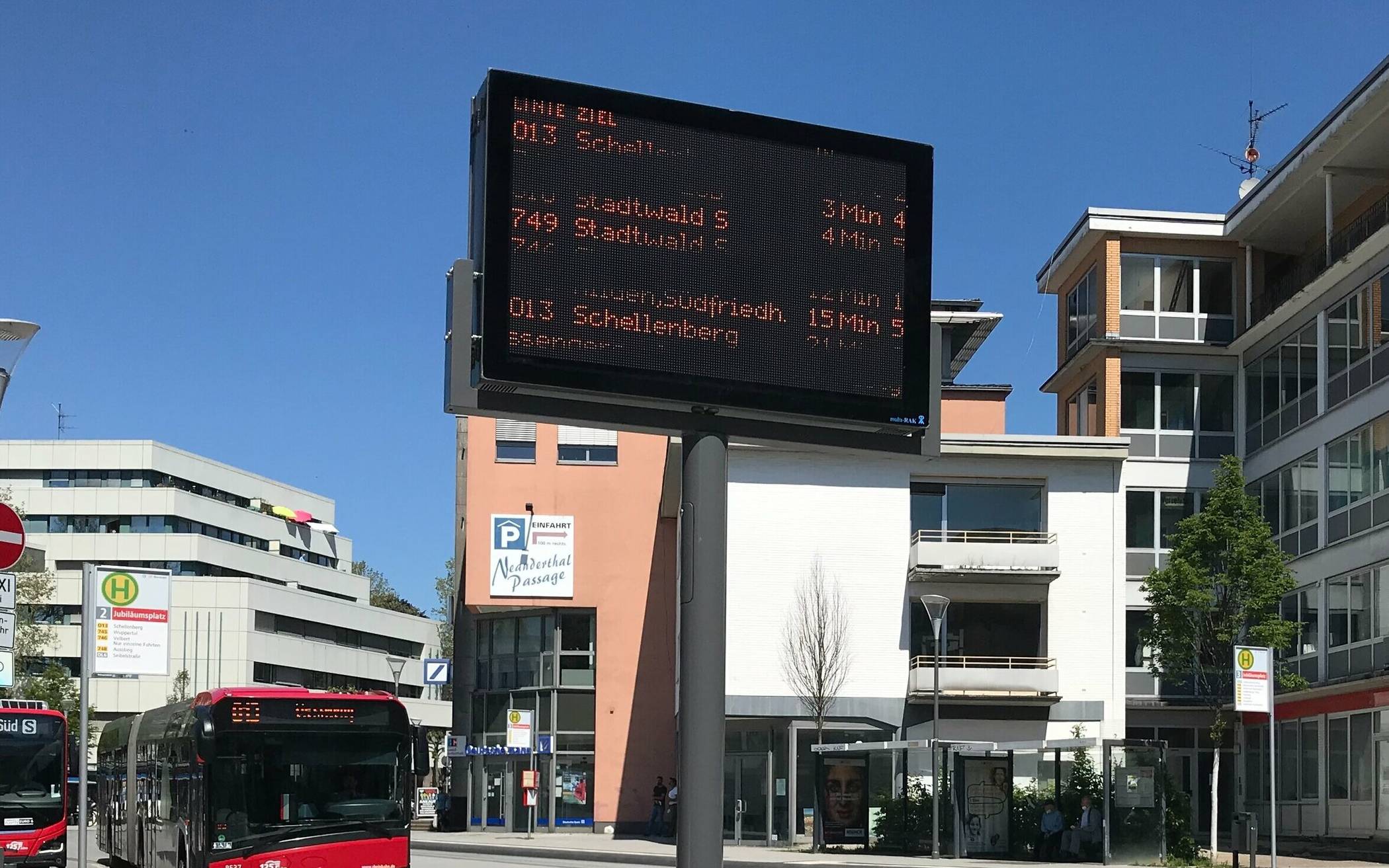  Neue Tafel am Jubiläumsplatz.   