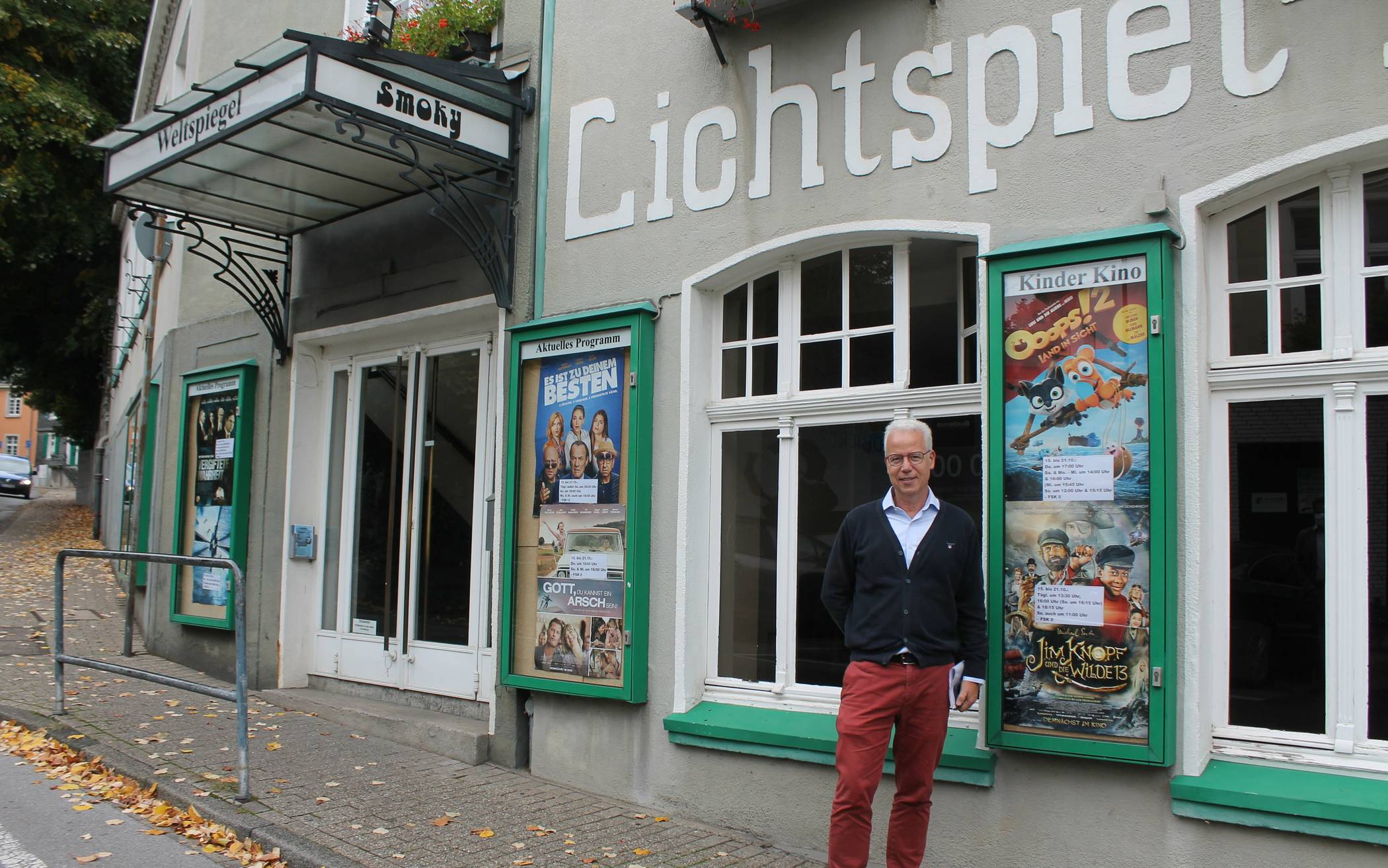  Voller Tatendrang trotz oder gerae wegen der durch Corona erschwerten Bedingungen: Kino-Betreiber Thomas Rüttgers vor dem Weltspiegel Kino in Mettmann. 